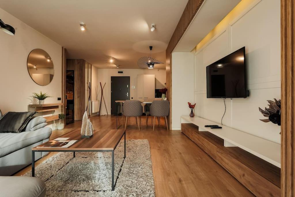 Nest Inn Magic Apartment คลูจ-นาโปกา ภายนอก รูปภาพ