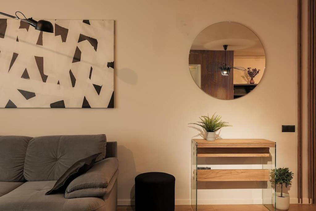 Nest Inn Magic Apartment คลูจ-นาโปกา ภายนอก รูปภาพ
