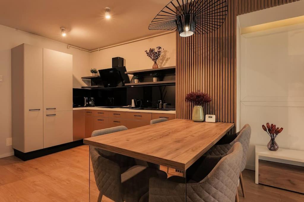 Nest Inn Magic Apartment คลูจ-นาโปกา ภายนอก รูปภาพ